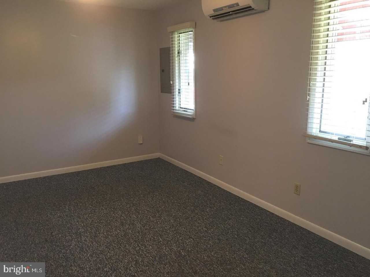 17 Cambridge Ln - Photo 4 of 12