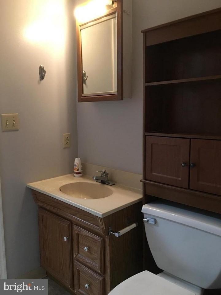 17 Cambridge Ln - Photo 5 of 12