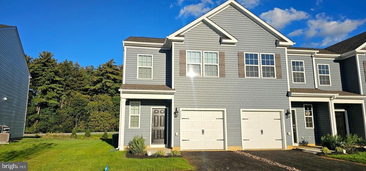 1151 Martin Rd - Photo 3 of 17