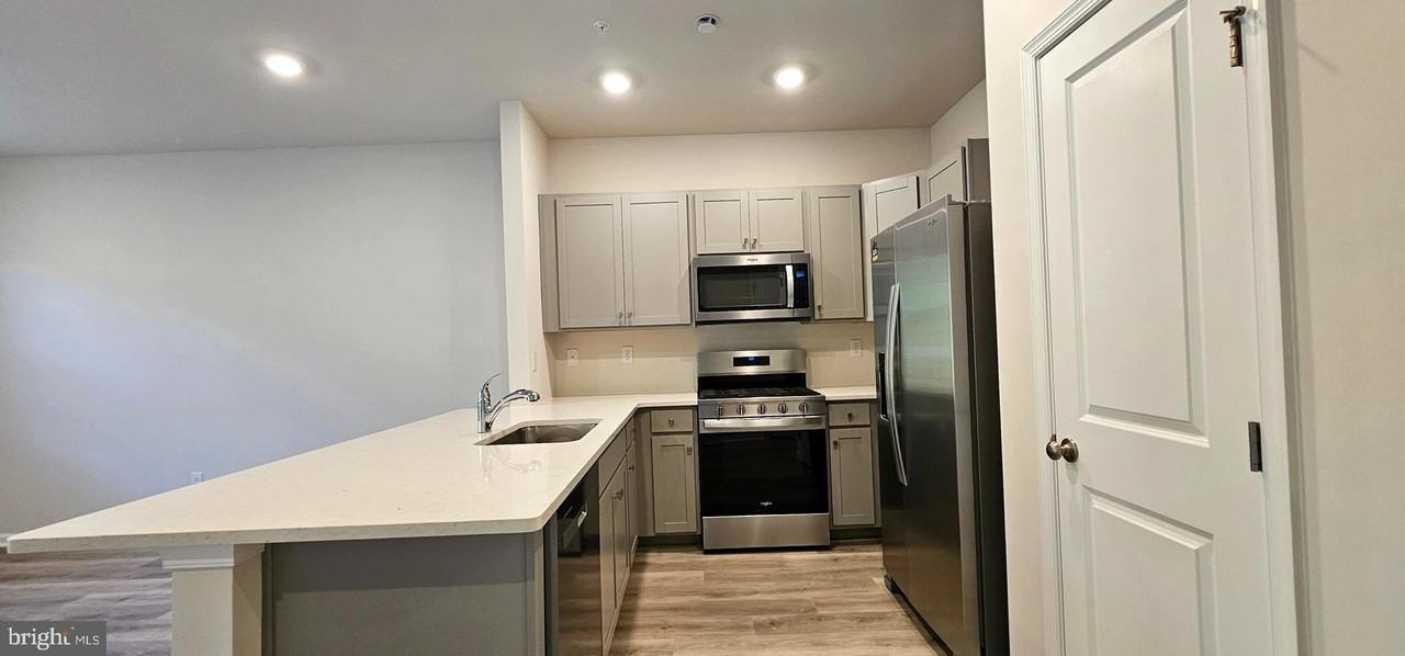 1151 Martin Rd - Photo 4 of 17