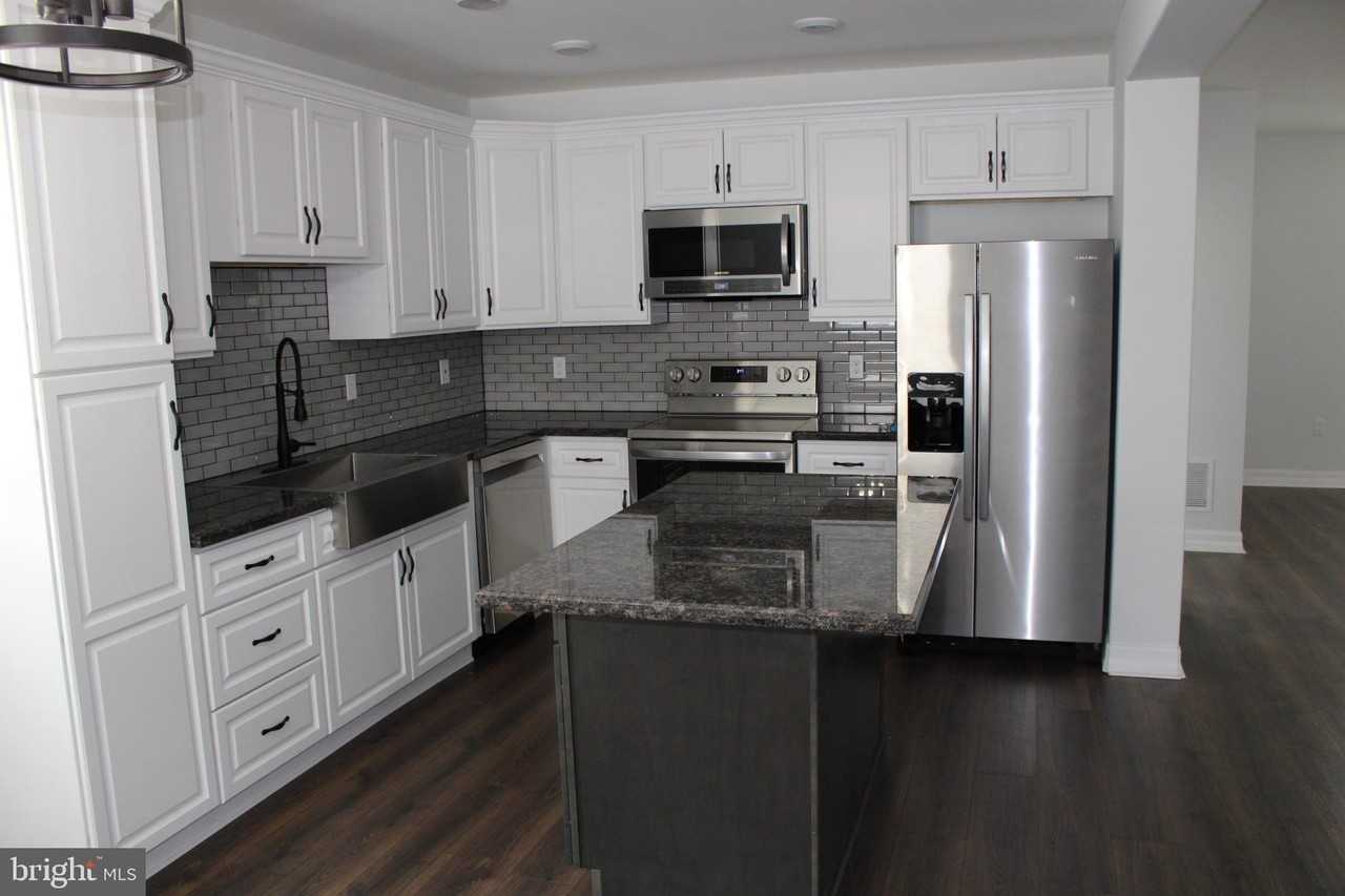 815 N 3rd Ave - Photo 4 of 15