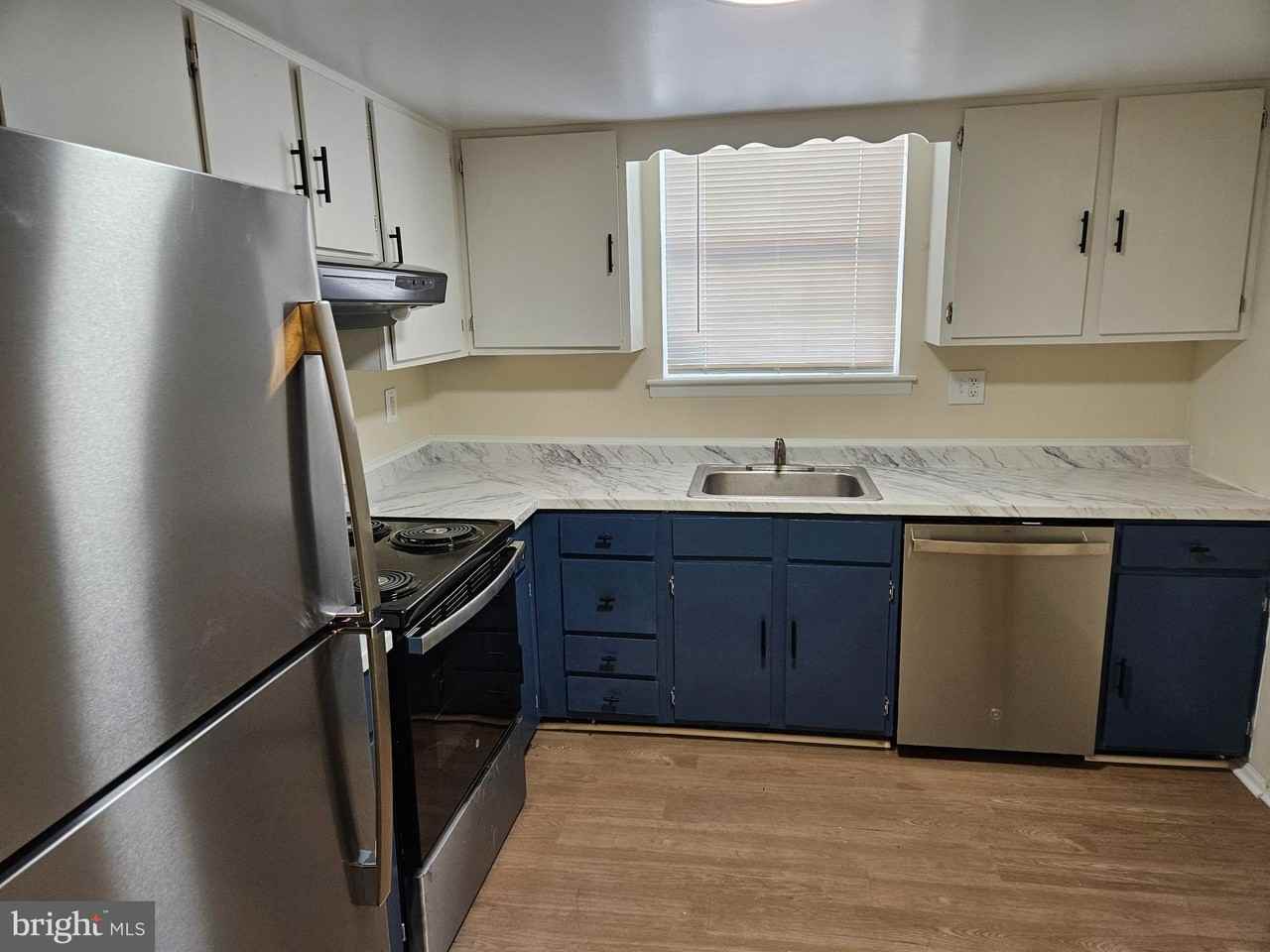 1136 BAYLESS Place unit: Condo H-1 - Photo 4 of 19