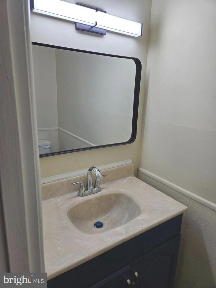 1136 BAYLESS Place unit: Condo H-1 - Photo 7 of 19