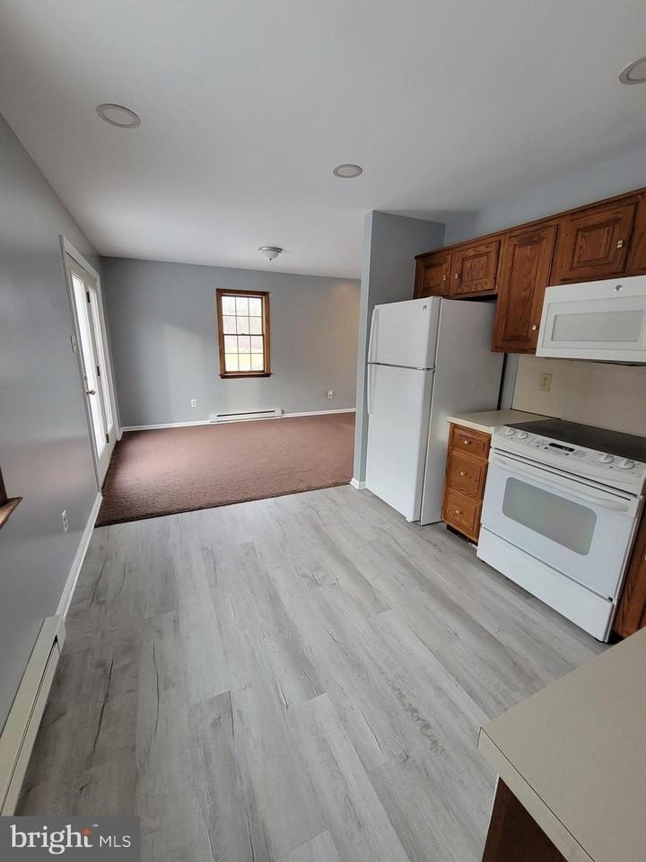 320 Troutman Rd - Photo 7 of 18