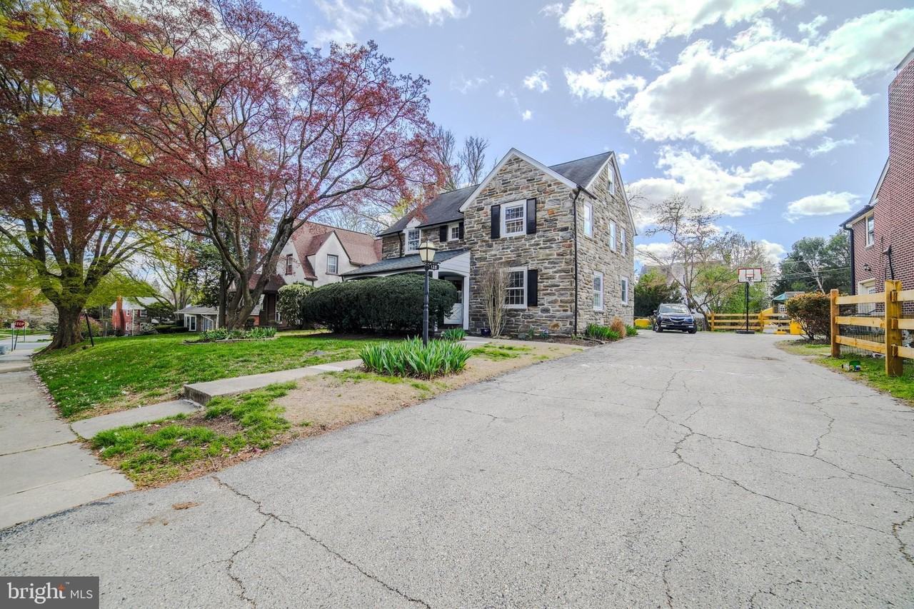 128 Henley Rd - Photo 2 of 44