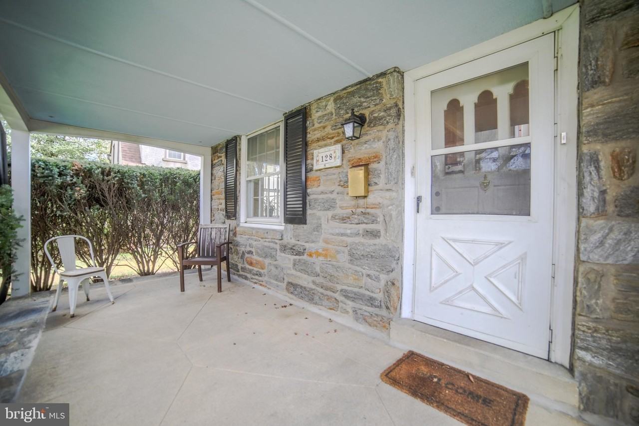 128 Henley Rd - Photo 3 of 44