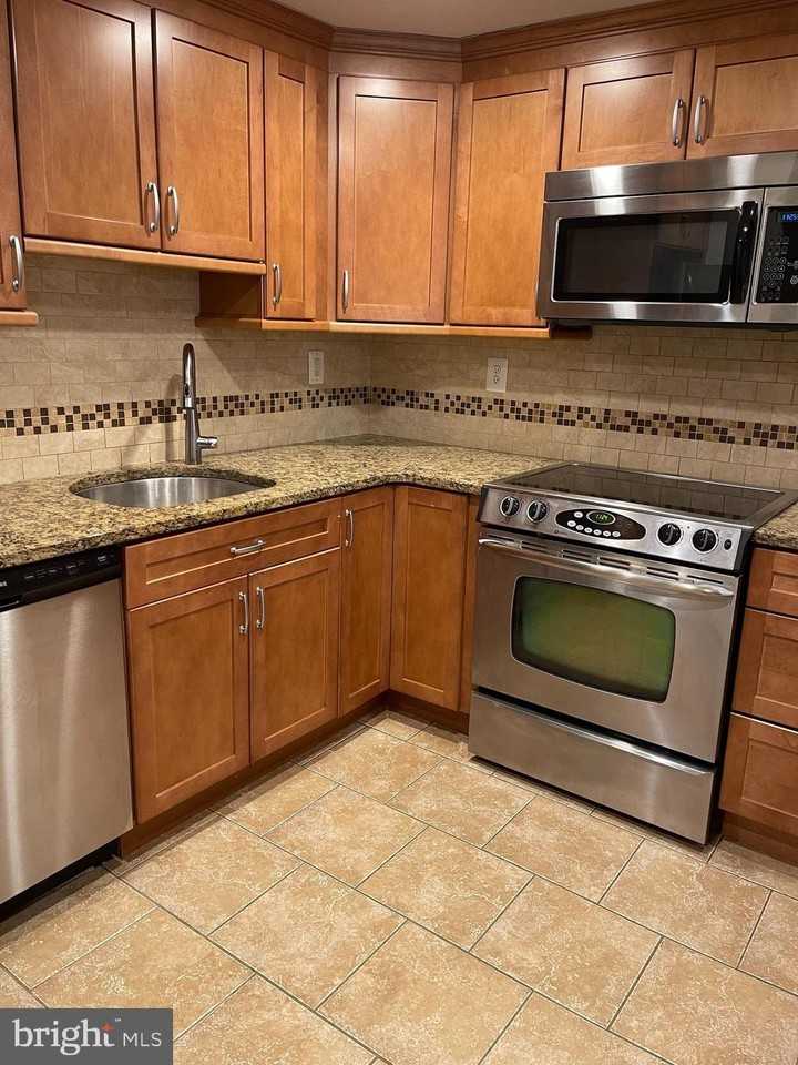 3148 Hartwick Ln - Photo 3 of 10