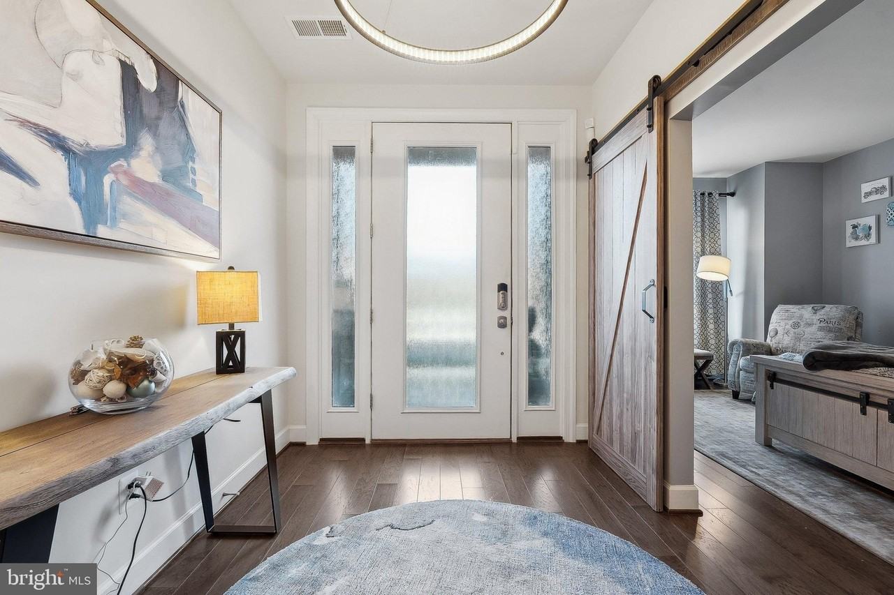 20386 Roslindale Dr - Photo 3 of 50