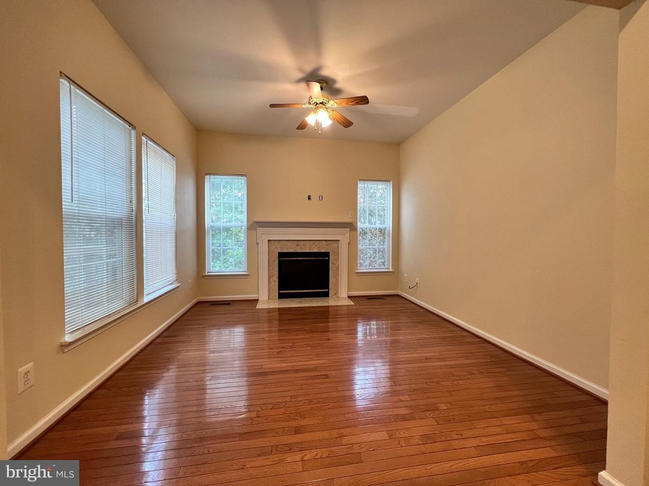 10168 Elgin Way - Photo 5 of 37