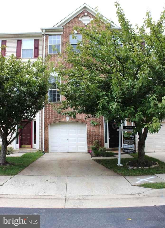 6719 Emmanuel Ct - Photo 2 of 25