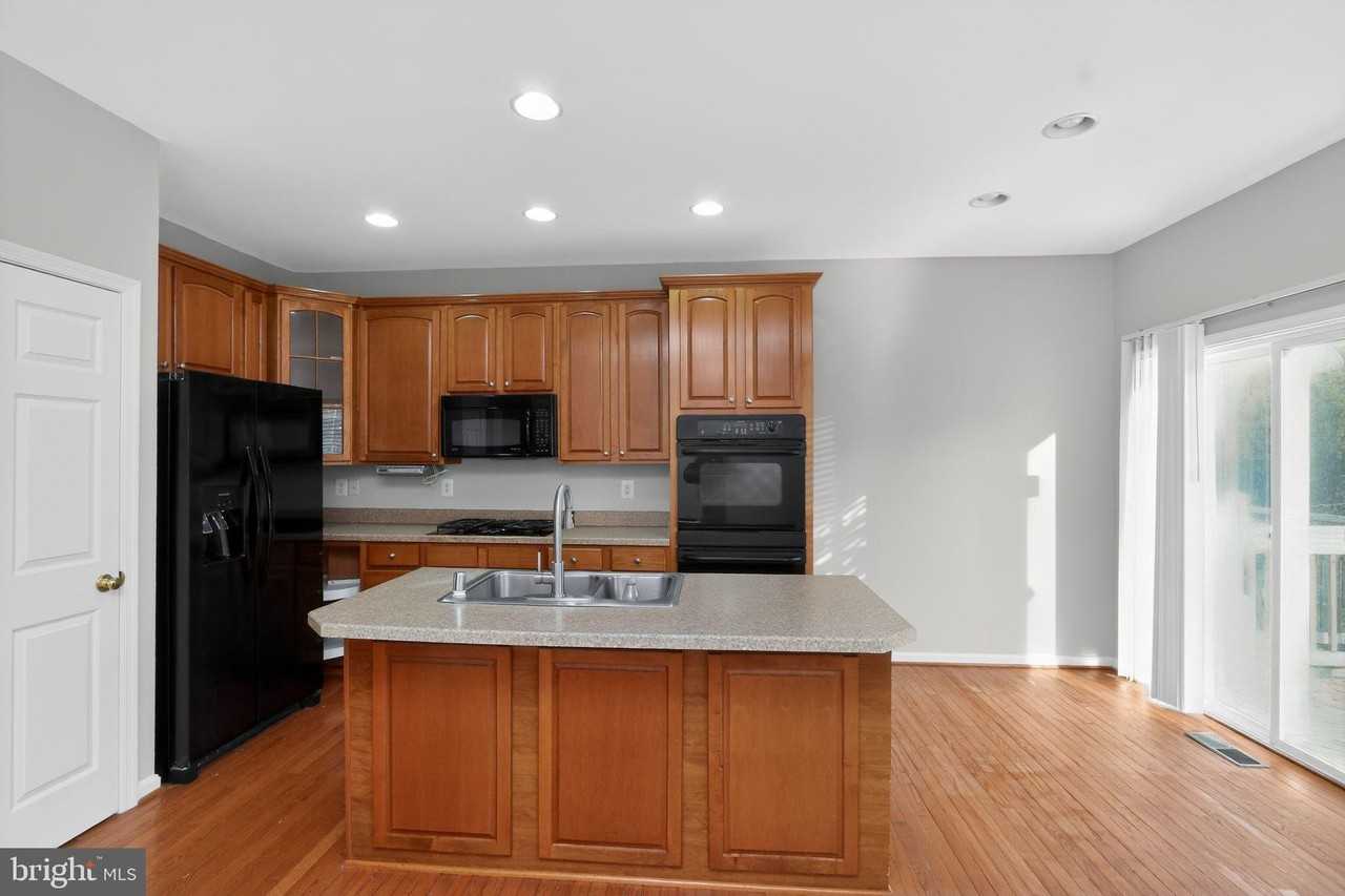 207 Chesterbrook Ct - Photo 3 of 16