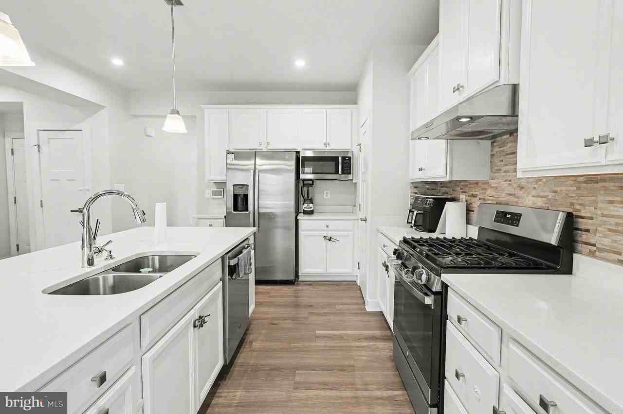 484 Bridgepoint Dr - Photo 6 of 26