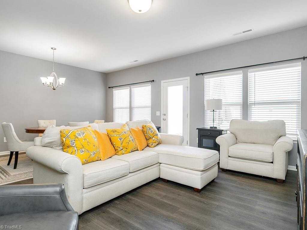 710 Wrenn Miller St - Photo 3 of 21