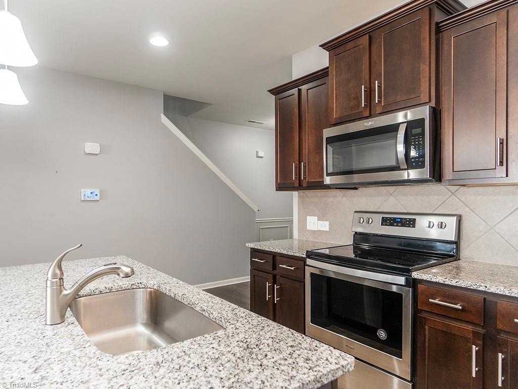 710 Wrenn Miller St - Photo 7 of 21