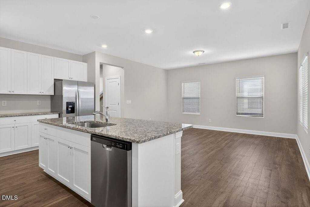 586 Barrington Row Ave - Photo 4 of 28