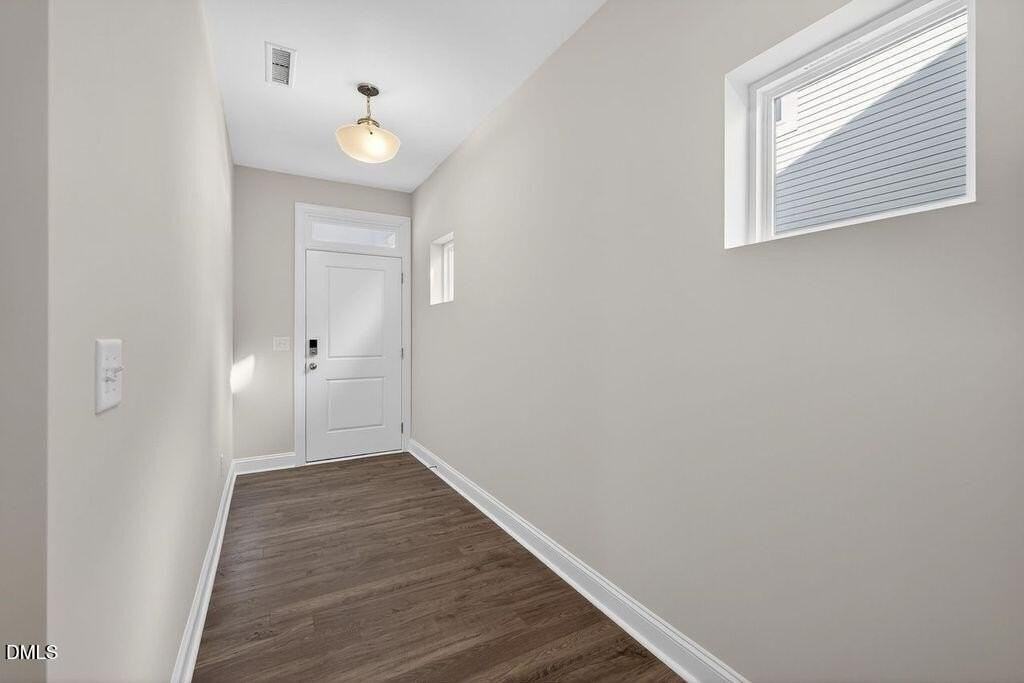 586 Barrington Row Ave - Photo 5 of 28