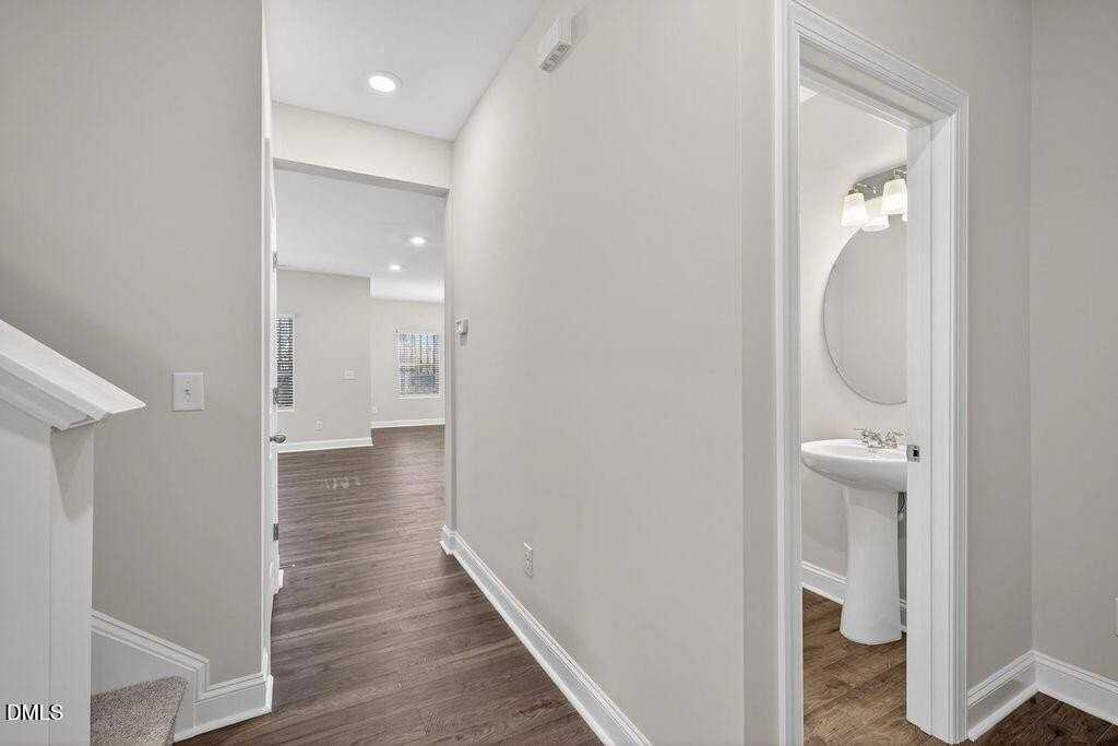 586 Barrington Row Ave - Photo 6 of 28