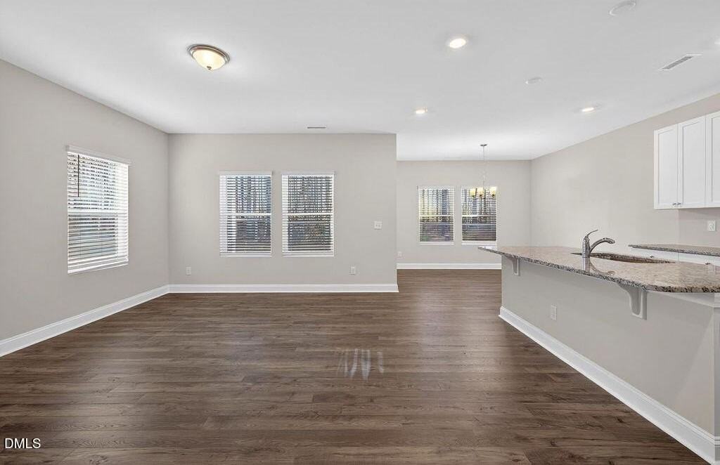 586 Barrington Row Ave - Photo 7 of 28