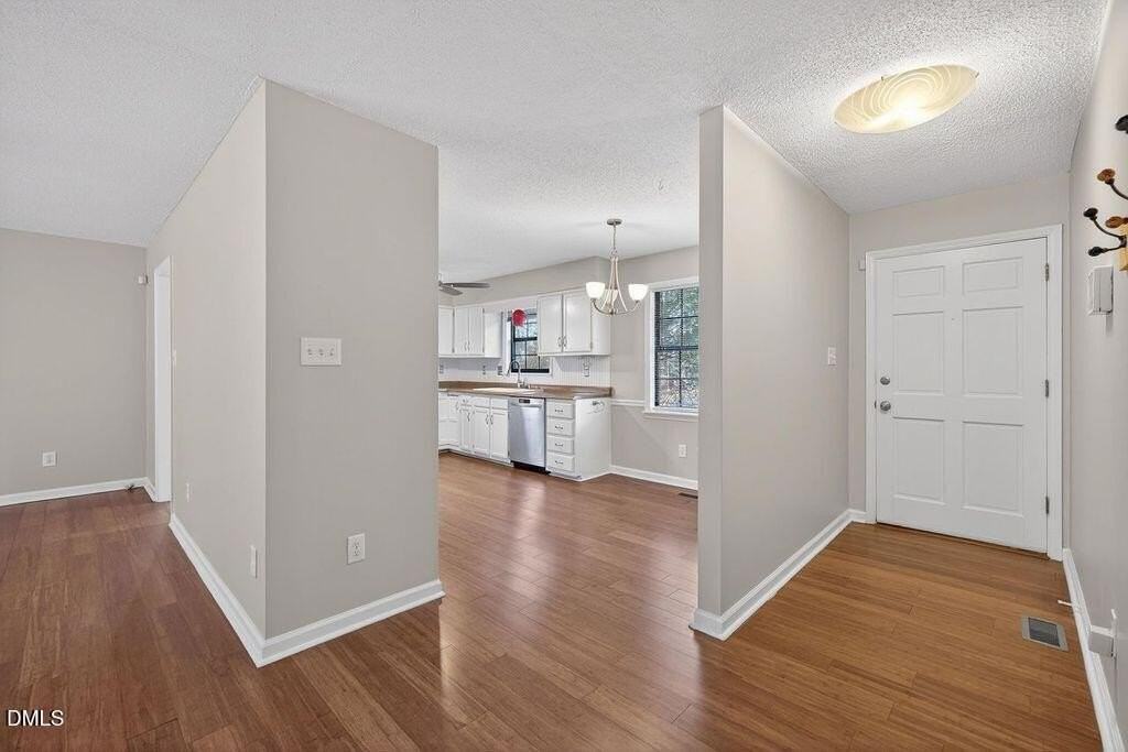 810 Wyldewood Rd - Photo 5 of 25