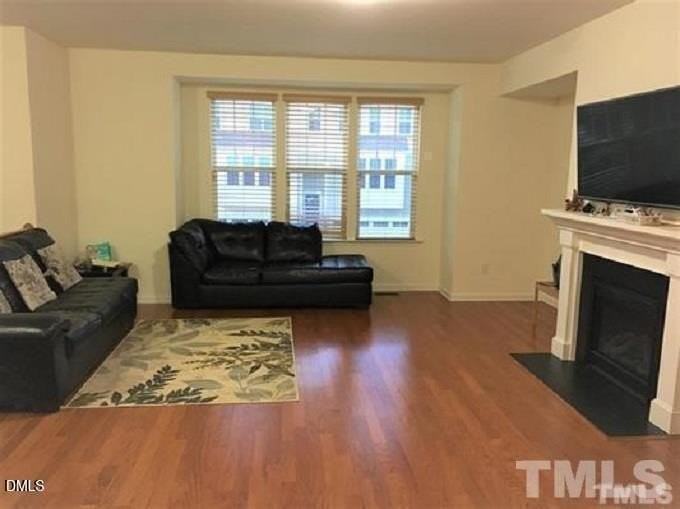 725 Edgewater Ridge Ct - Photo 4 of 22