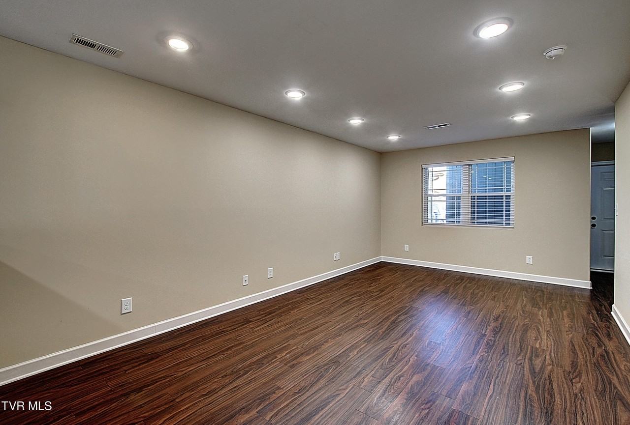 95 Chucks Aly - Photo 5 of 18