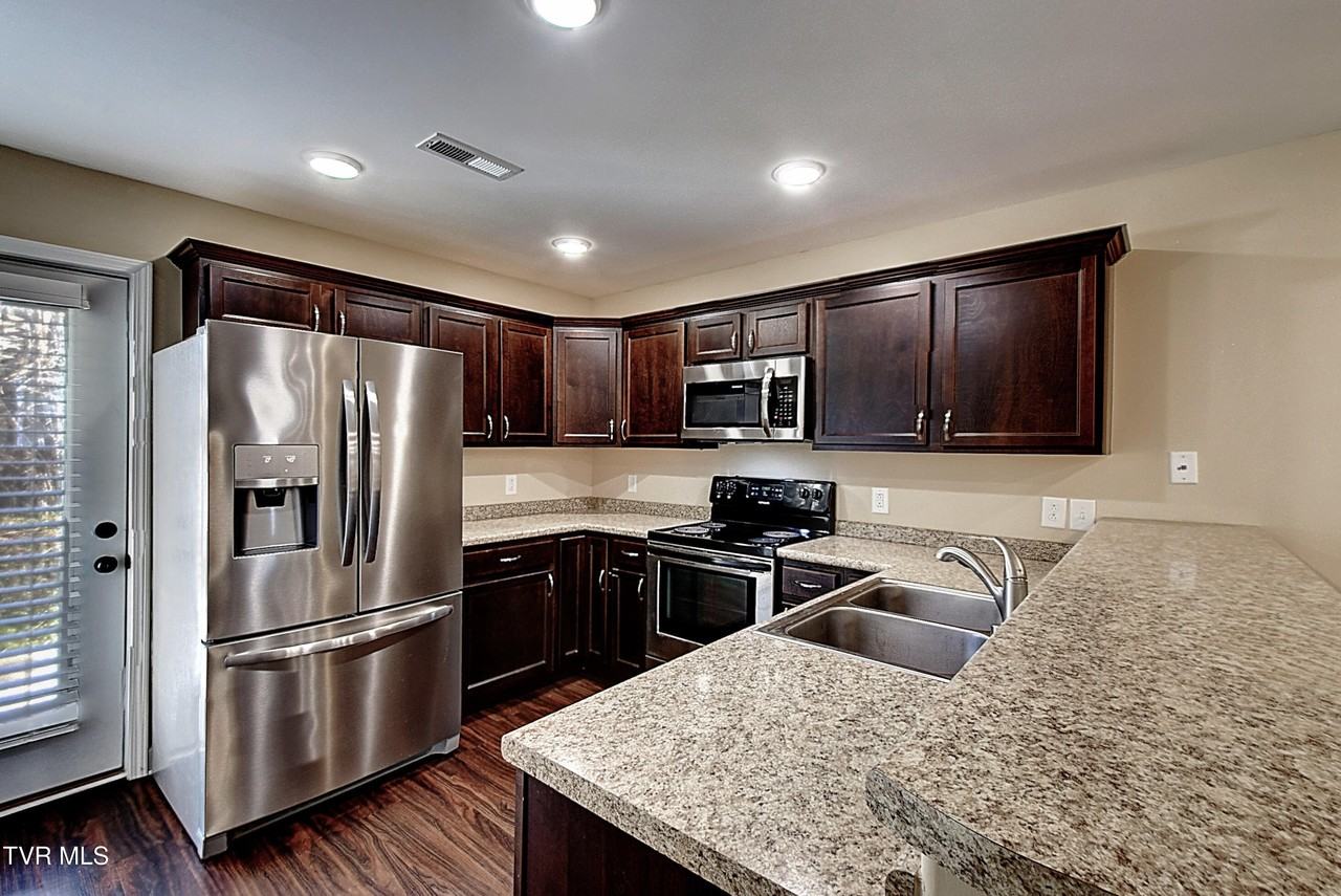 95 Chucks Aly - Photo 7 of 18