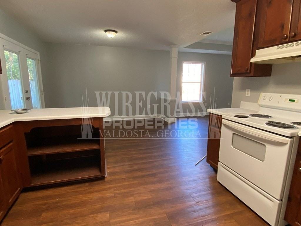 3145 Vanelle Dr - Photo 3 of 8