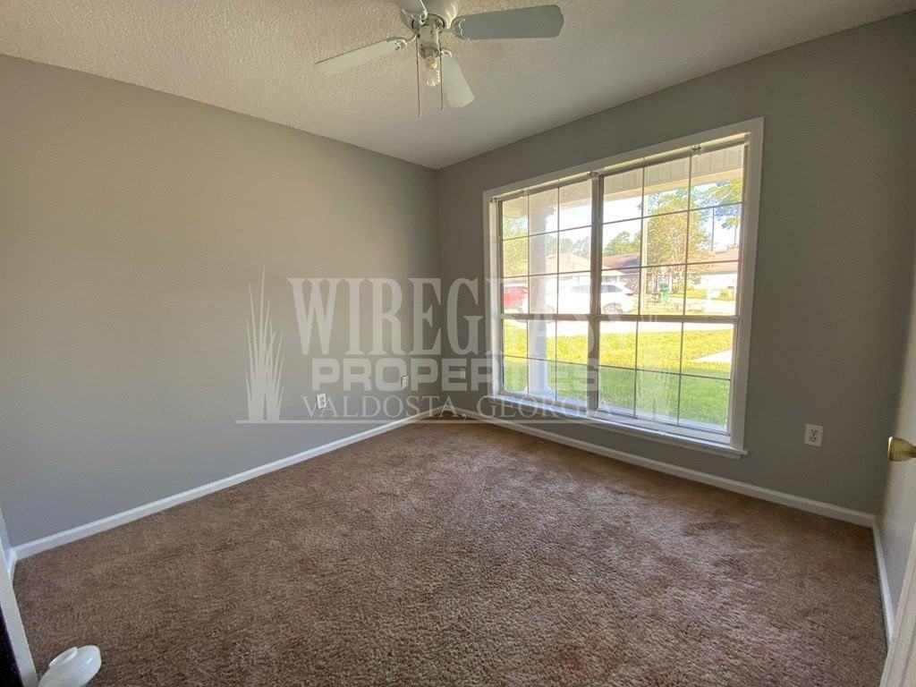 3145 Vanelle Dr - Photo 6 of 8