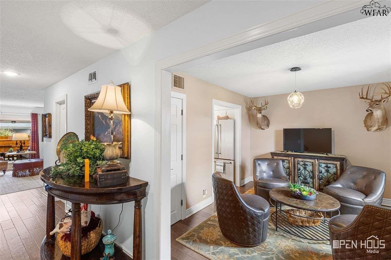 3028 Barrywood Dr - Photo 5 of 30