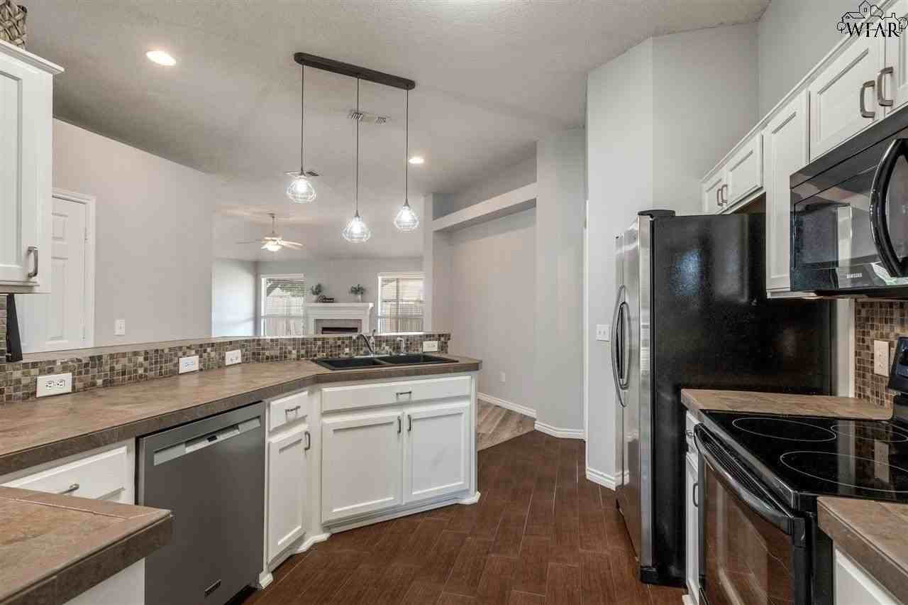 5007 Bayberry Dr - Photo 4 of 22