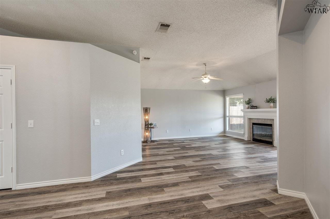 5007 Bayberry Dr - Photo 6 of 22