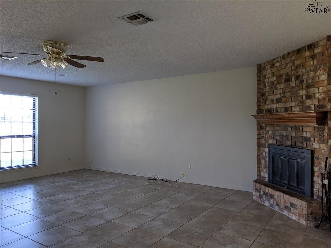 1904 Central Fwy - Photo 3 of 30