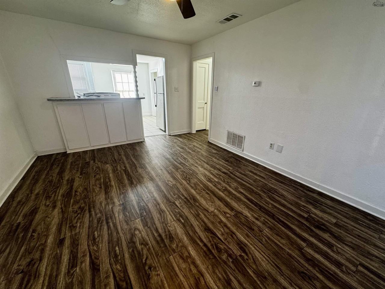 4014 Boren Ave - Photo 2 of 9