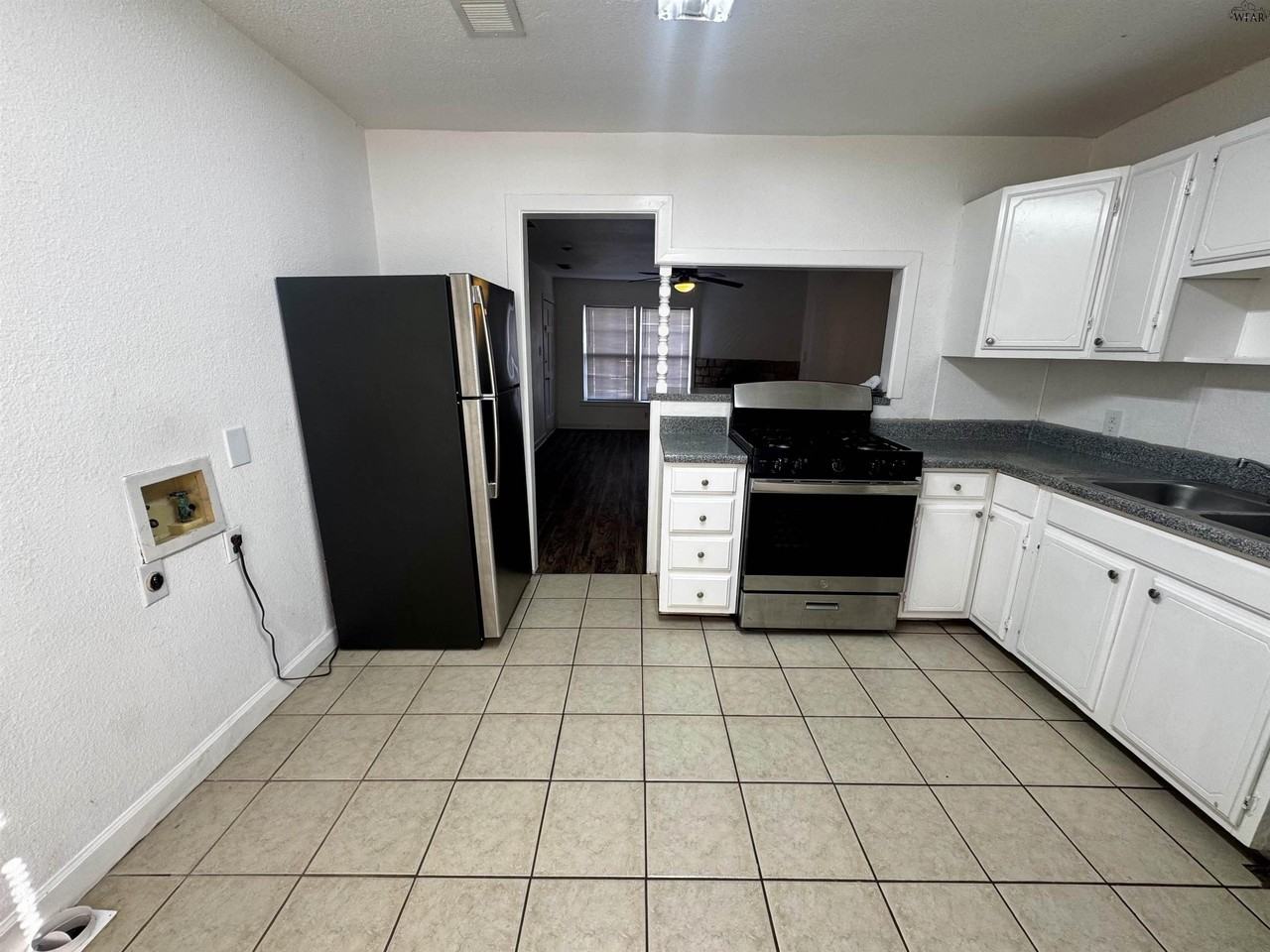 4014 Boren Ave - Photo 3 of 9