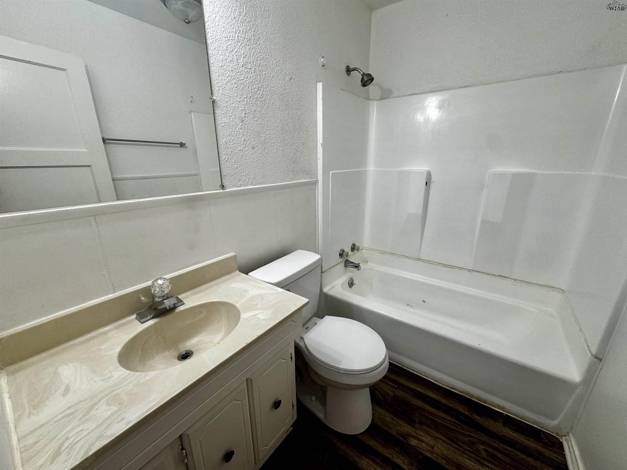 4014 Boren Ave - Photo 7 of 9