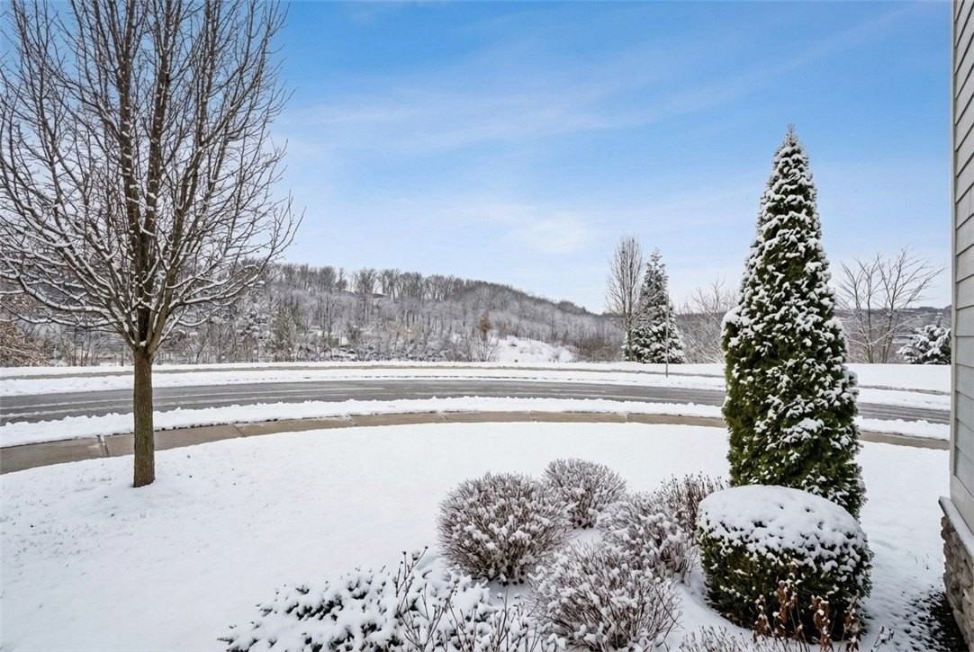 416 Fairmont Dr - Photo 4 of 49