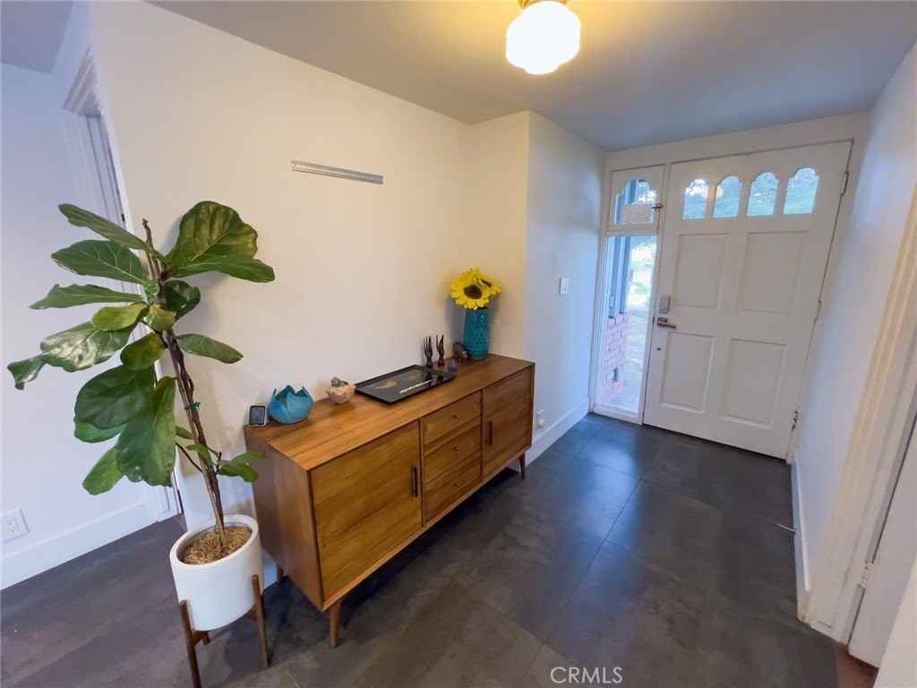 462 Crestvale Dr - Photo 4 of 33