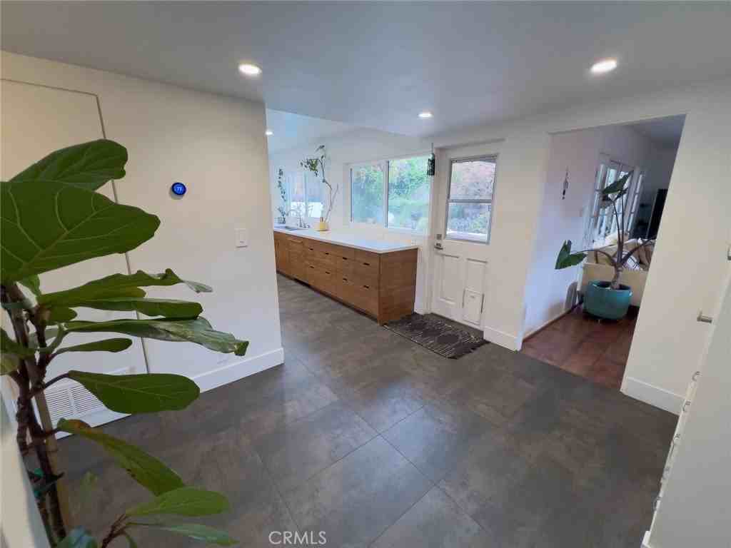 462 Crestvale Dr - Photo 5 of 33