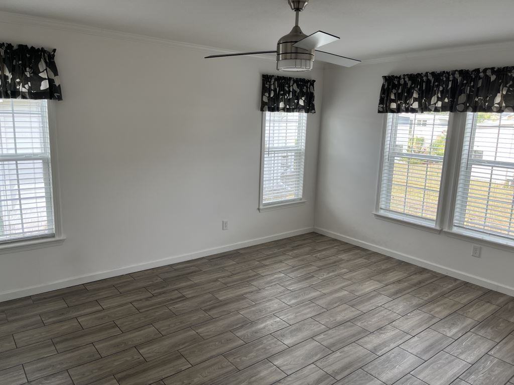 300 Peck St - Photo 3 of 24