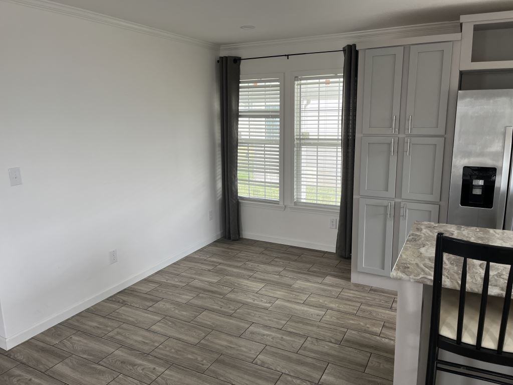 300 Peck St - Photo 7 of 24