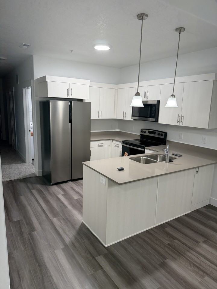 6454 W Pinnacle Peak Ln - Photo 2 of 20