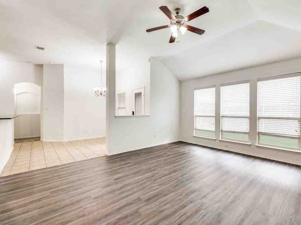 2033 Cattle Creek Rd - Photo 4 of 14