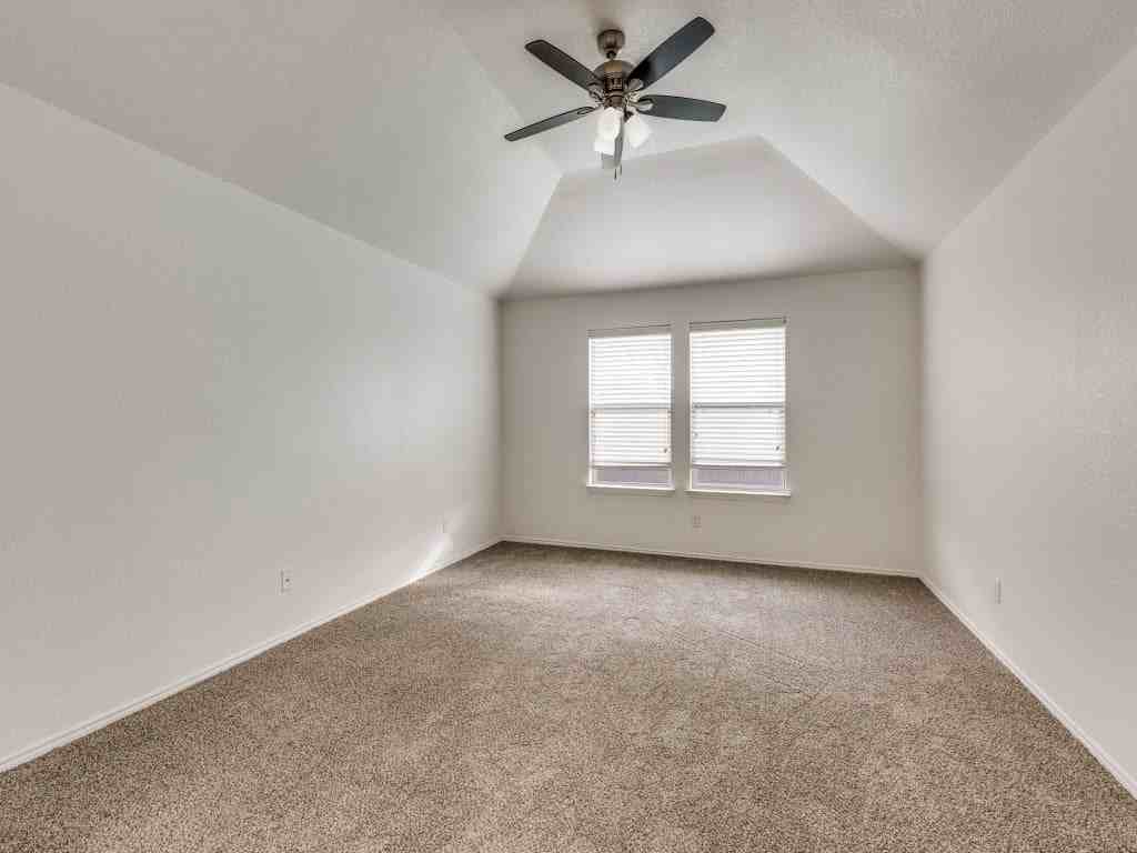 2033 Cattle Creek Rd - Photo 6 of 14