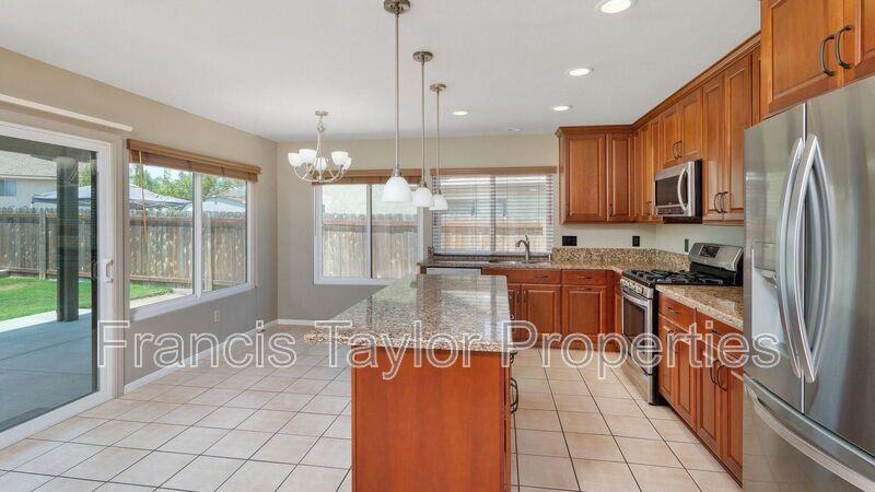 7647 Angeleno Rd - Photo 3 of 20