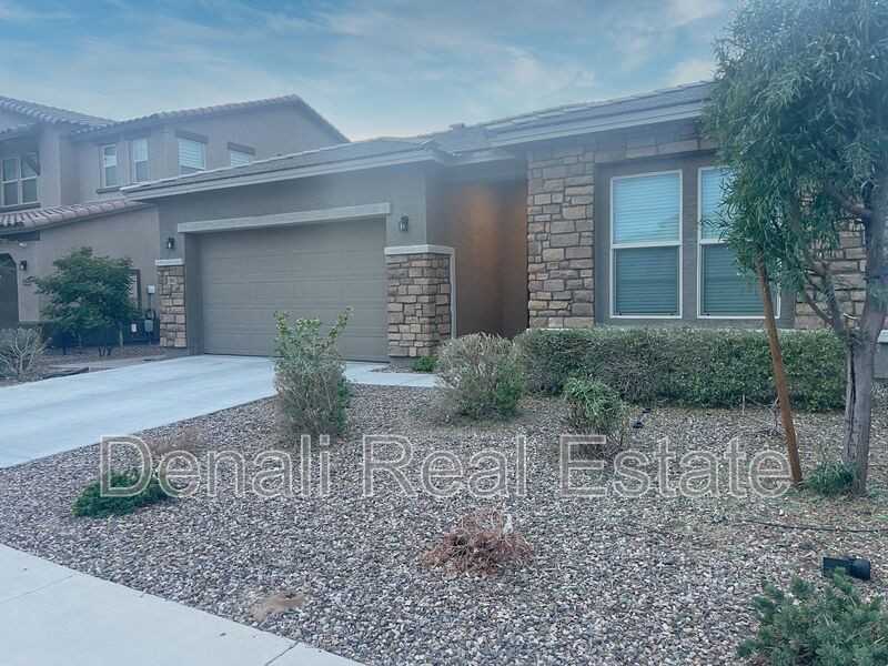 13682 N 144th Ln - Photo 2 of 33