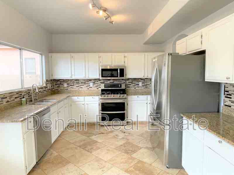 5164 W Ross Dr - Photo 2 of 28