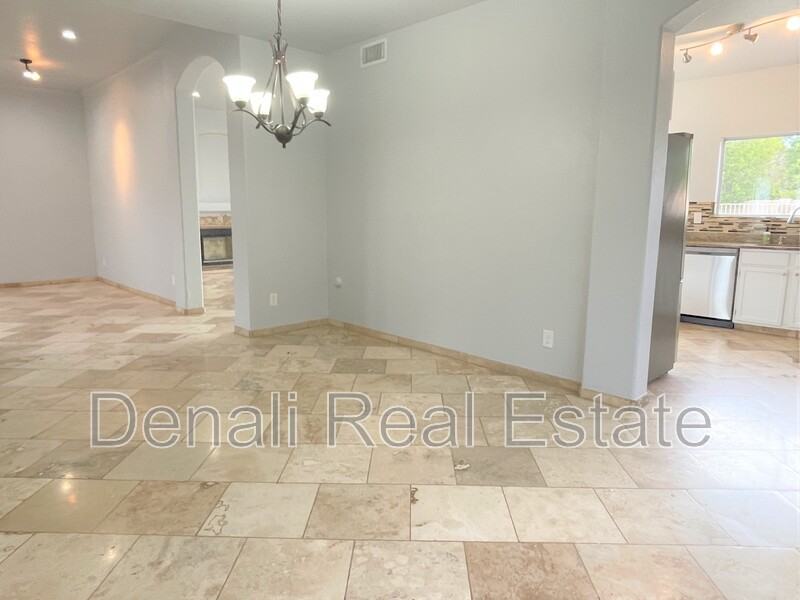 5164 W Ross Dr - Photo 5 of 28