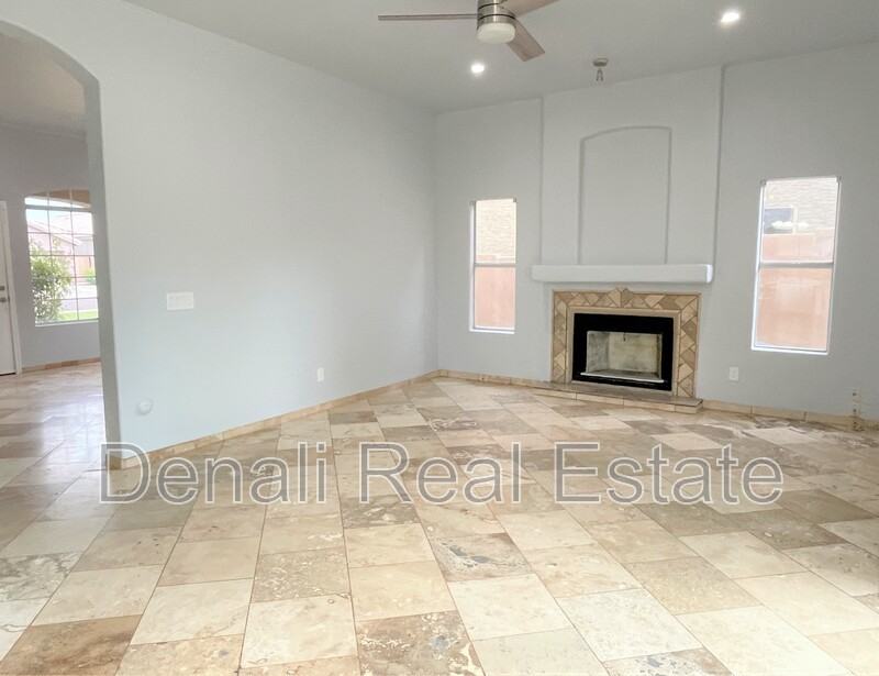 5164 W Ross Dr - Photo 7 of 28