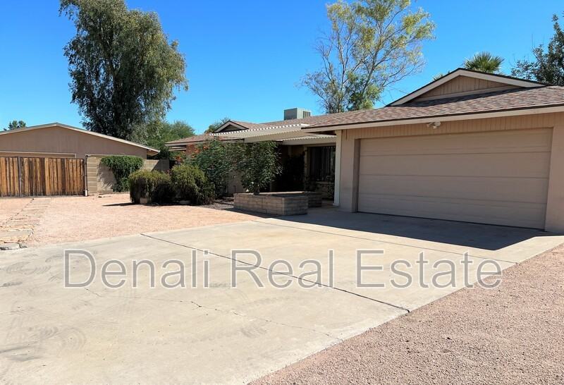 5129 E Emile Zola Ave - Photo 2 of 33