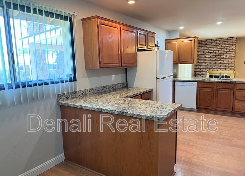 5129 E Emile Zola Ave - Photo 4 of 33